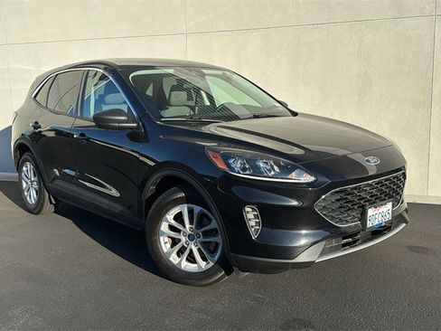 Certified 2022 Ford Escape SE w/ Convenience Package image 1