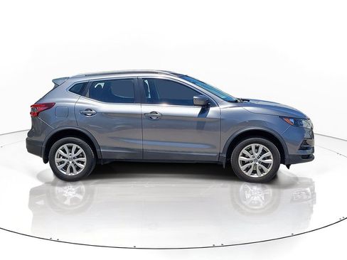 Certified 2020 Nissan Rogue Sport SV FWD image 2