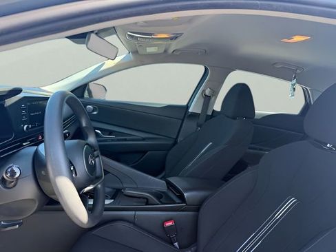 Used 2021 Hyundai Elantra SEL image 11