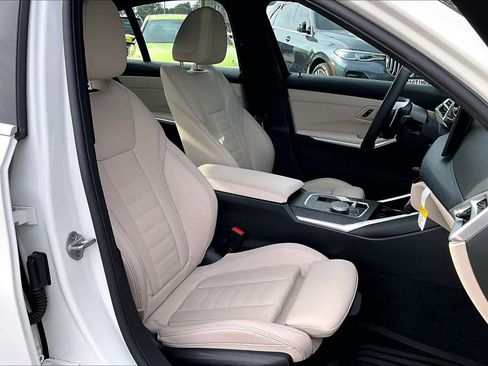 Used 2025 BMW 330i Sedan w/ Premium Package image 8