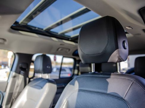 Used 2023 Land Rover Defender 110 S image 18