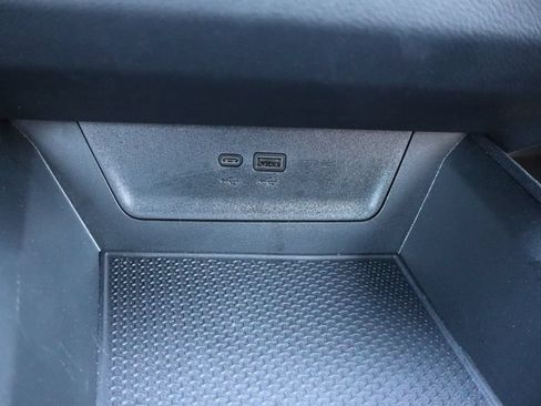 Used 2026 Chevrolet Equinox LT w/ Safety and Technology Package FWD image 17