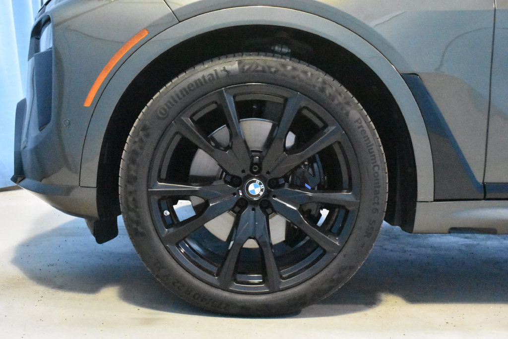 Used 2025 BMW X7 M60i AWD/4WD image 26