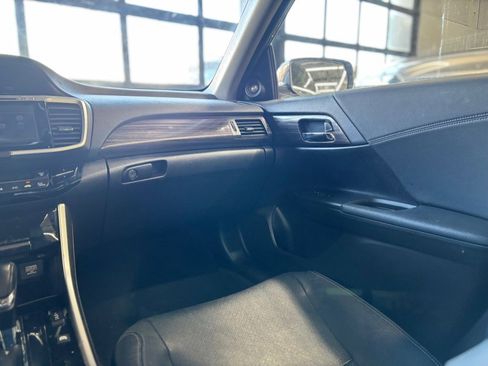 Used 2017 Honda Accord Touring image 26