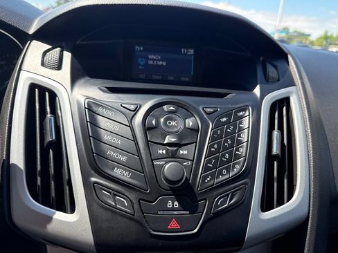 Used 2014 Ford Focus SE w/ SE Winter Package FWD image 13