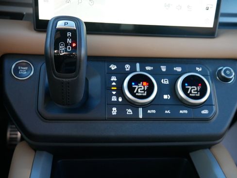 Used 2025 Land Rover Defender 110 V8 image 27