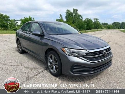 Used 2024 Volkswagen Jetta SE FWD image 7