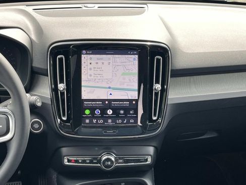 Certified 2026 Volvo XC40 B4 Core w/ Climate Package FWD image 16