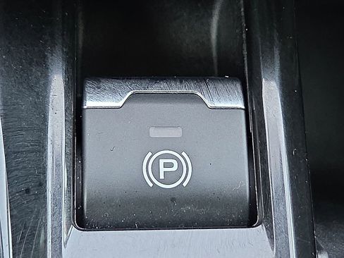 Used 2024 Subaru Outback Premium AWD/4WD image 18