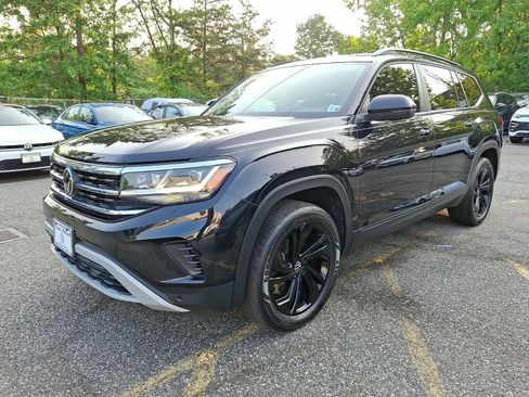 Used 2023 Volkswagen Atlas SE w/ Black Wheel Package AWD/4WD image 3