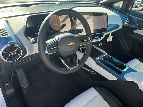 New 2026 Chevrolet Equinox EV LT image 18