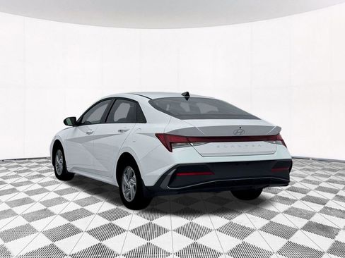 New 2026 Hyundai Elantra SE image 8