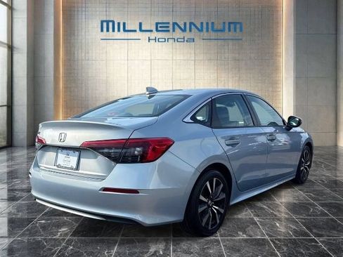 Used 2023 Honda Civic EX image 5
