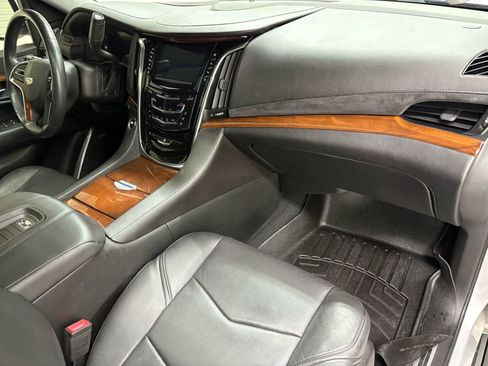 Used 2018 Cadillac Escalade Premium Luxury RWD image 12