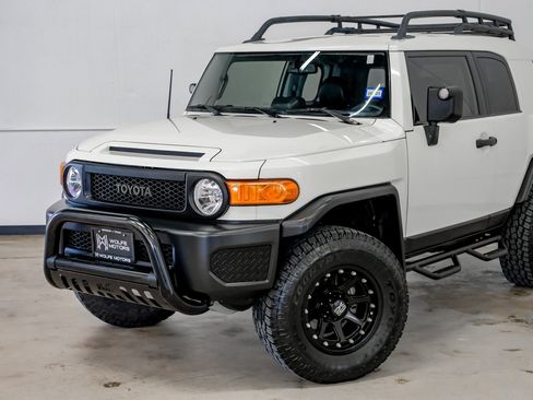 Used 2012 Toyota FJ Cruiser 4WD image 2