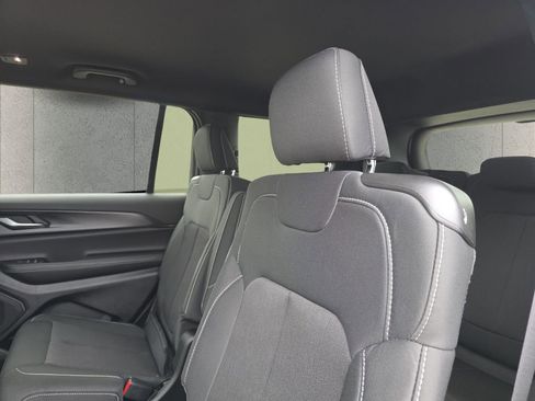 New 2025 Jeep Grand Cherokee L Laredo image 8