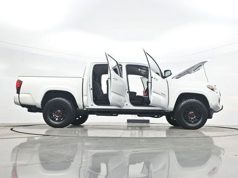 Used 2022 Toyota Tacoma SR5 w/ Technology Package image 36