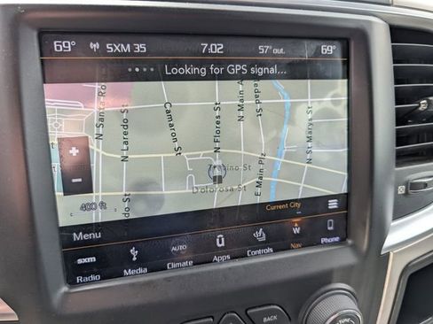 Used 2018 RAM 1500 SLT AWD/4WD image 20