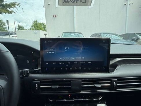 New 2025 Lincoln Corsair Reserve image 9