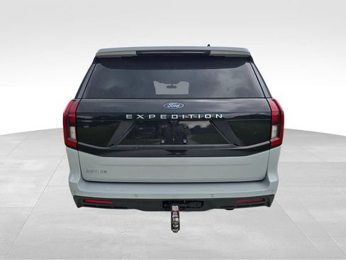 Used 2026 Ford Expedition Active AWD/4WD image 16