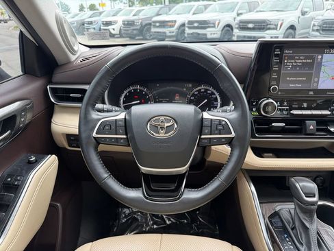 Used 2022 Toyota Highlander Limited AWD/4WD image 26