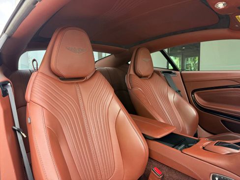 Used 2018 Aston Martin DB11 V12 RWD image 26