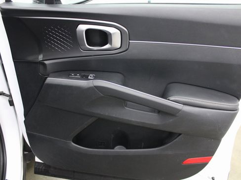 Used 2024 Kia Sorento S image 27