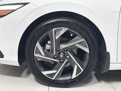 Certified 2025 Hyundai Elantra SEL FWD image 8