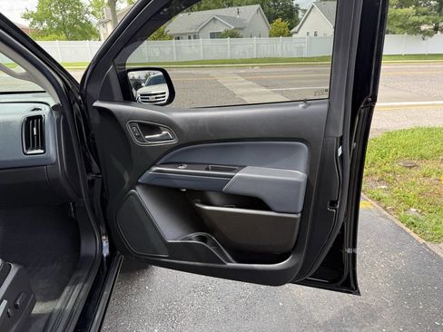 Used 2020 Chevrolet Colorado Z71 AWD/4WD image 9