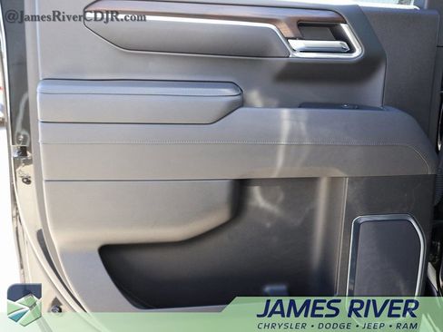 Used 2025 GMC Sierra 1500 SLT image 16