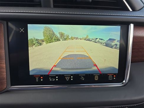 Used 2023 GMC Yukon XL Denali Ultimate image 12