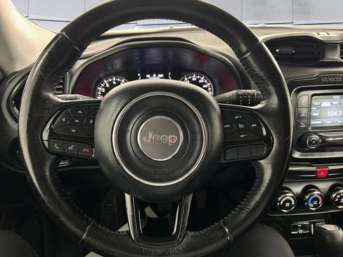 Used 2017 Jeep Renegade Altitude image 9