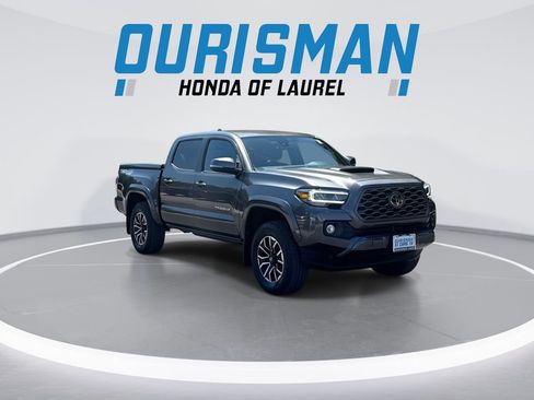 Used 2020 Toyota Tacoma TRD Sport w/ Technology Package AWD/4WD image 2