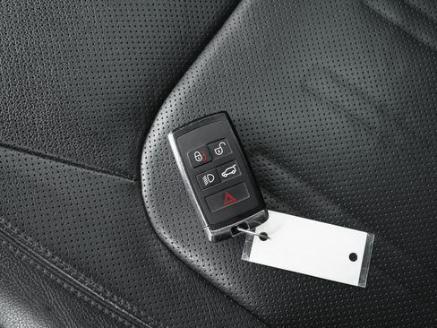 Used 2022 Land Rover Defender 110 SE image 43