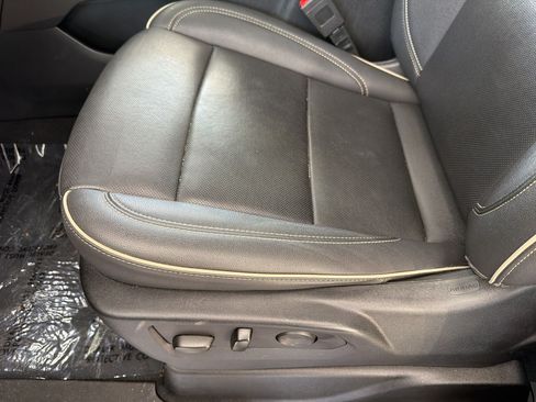 Used 2023 GMC Yukon XL SLT w/ SLT Premium Package RWD image 14