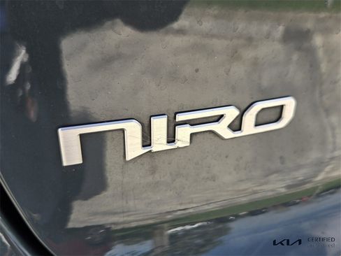 Certified 2023 Kia Niro SX Touring image 17