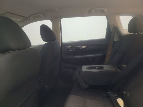 Used 2019 Nissan Rogue S FWD image 18
