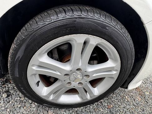 Used 2014 Mercedes-Benz E 350 4MATIC Sedan image 29