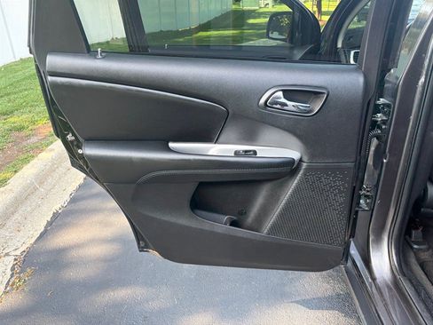 Used 2018 Dodge Journey SE FWD image 22