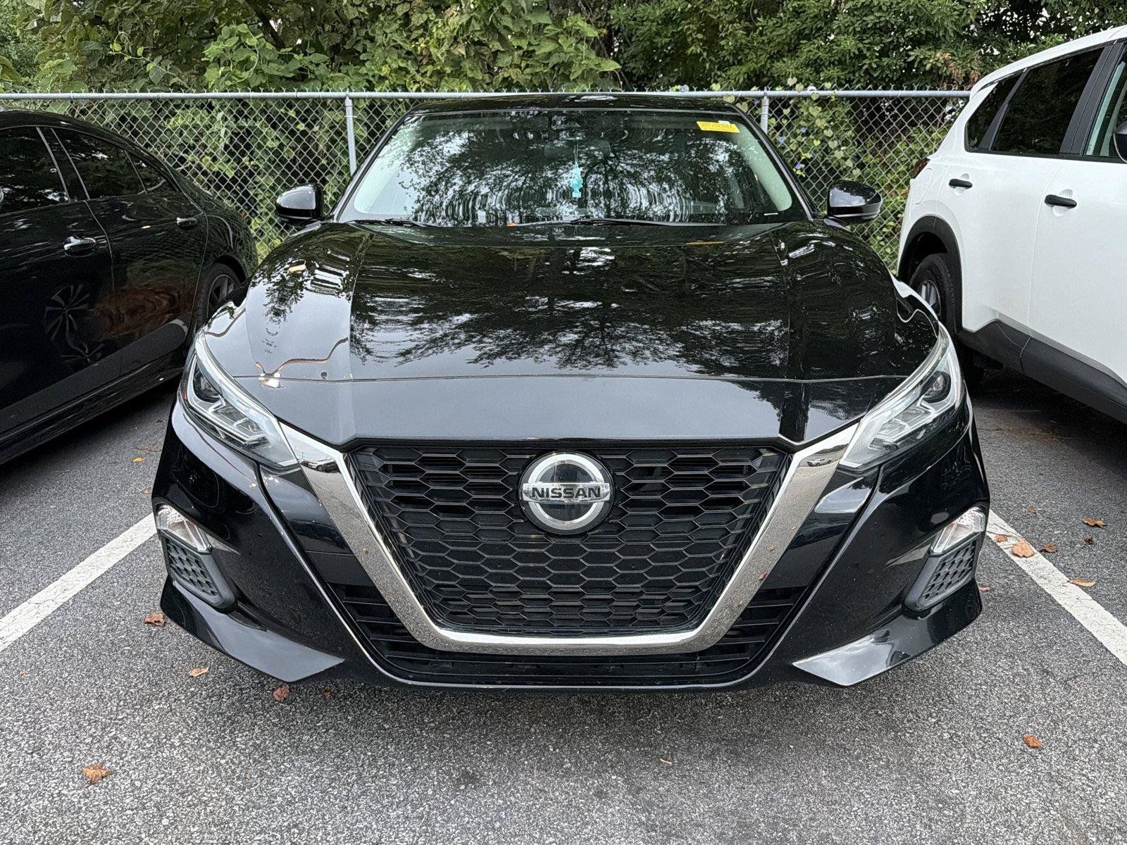 Used 2021 Nissan Altima 2.0 SR FWD image 2