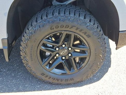 Certified 2024 Chevrolet Silverado 1500 Custom Trail Boss w/ LPO, Dark Essentials Package AWD/4WD image 8