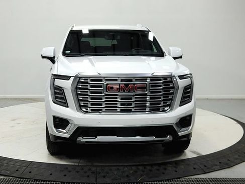 Used 2025 GMC Yukon XL Denali AWD/4WD image 3