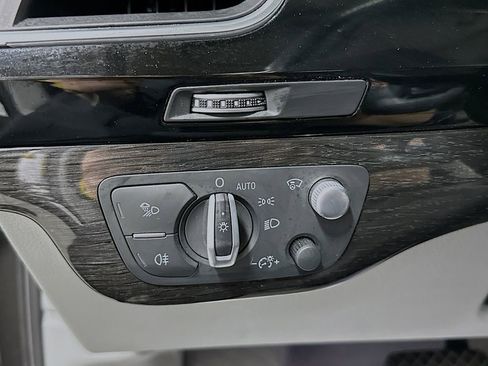 Used 2018 Audi Q7 3.0T Prestige w/ Prestige Package AWD/4WD image 11