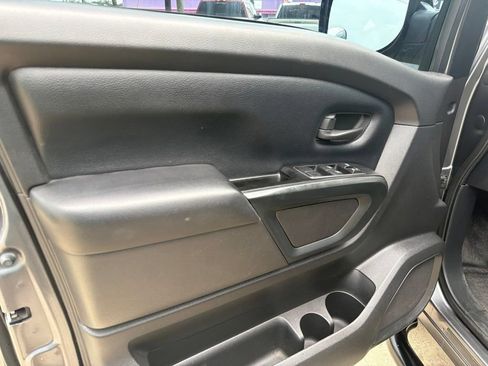 Used 2017 Nissan Titan S RWD image 11