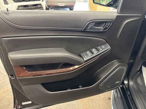 Used 2019 GMC Yukon XL SLE image 25