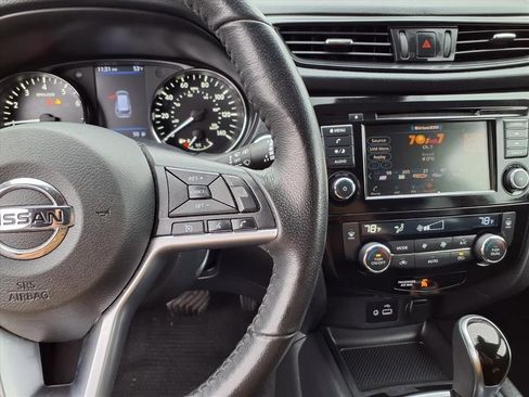 Used 2020 Nissan Rogue SV image 13