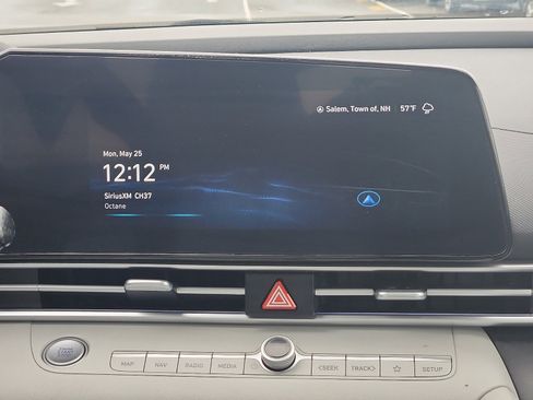 Certified 2024 Hyundai Elantra Limited FWD image 17