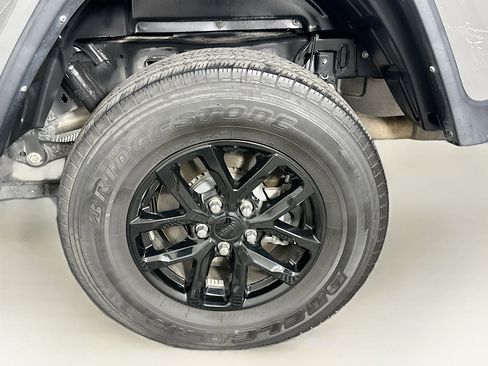 Used 2022 Jeep Gladiator Sport image 11