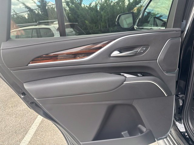 Used 2023 Cadillac Escalade Premium Luxury AWD/4WD image 14
