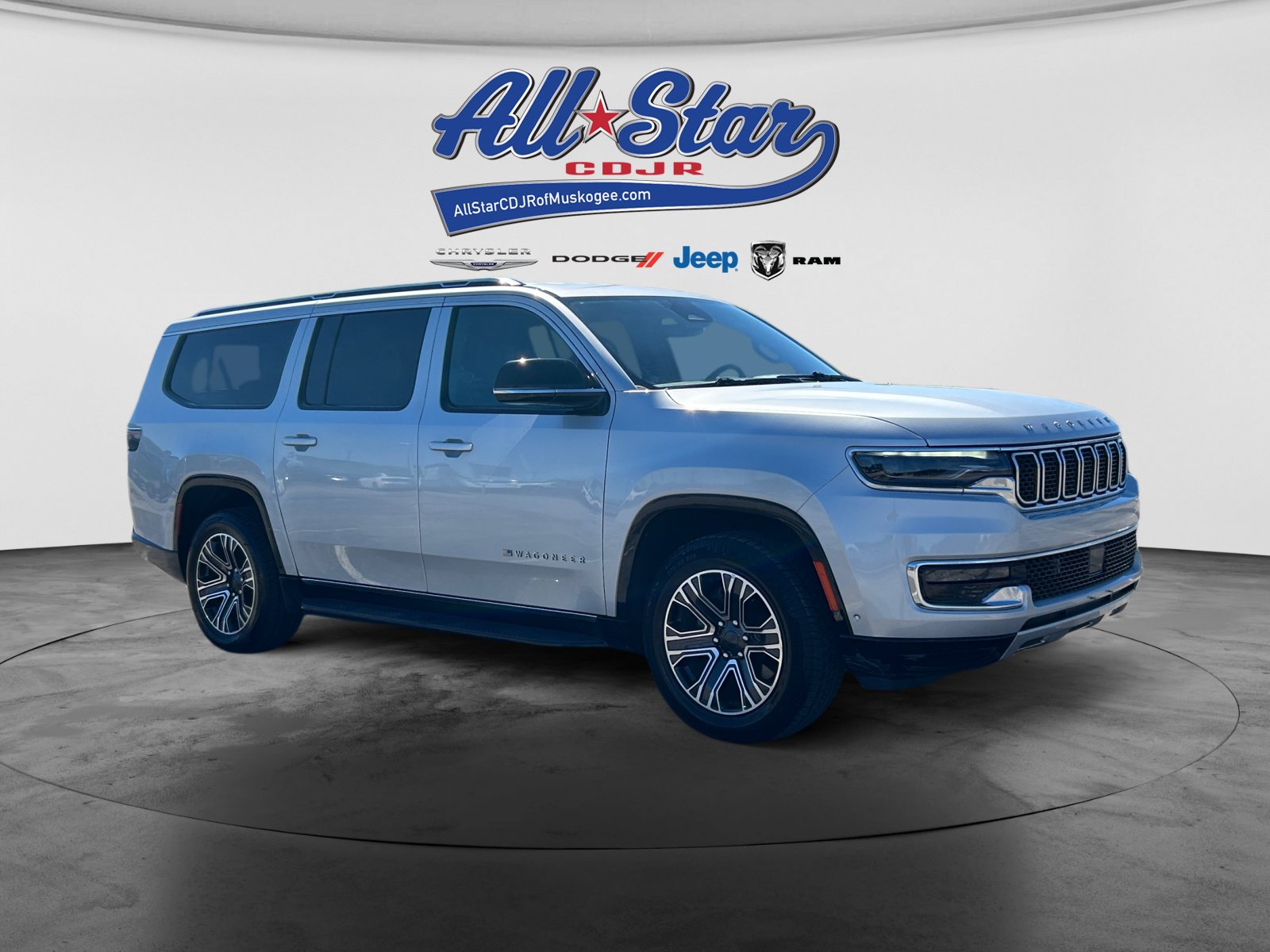 Used 2024 Jeep Wagoneer L Series II w/ Flexible Seating Group RWD image 3